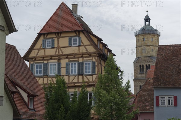 View from the Pfarrgasse to the church tower of St Michael, Michaelskirche, Kochertal, Kocher, Schwäbisch Hall, Hohenlohe, Heilbronn-Franken, Baden-Württemberg, Germany, Europe