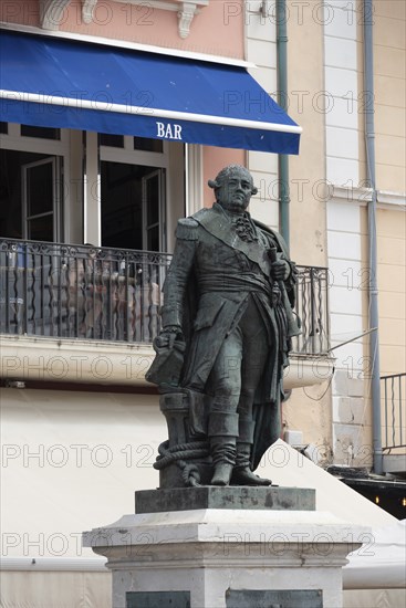 Monument to Pierre André de Suffren, naval officer and vice-admiral, born 1726 in Saint Tropez, Provence-Alpes-Côte d'Azur, France, Europe