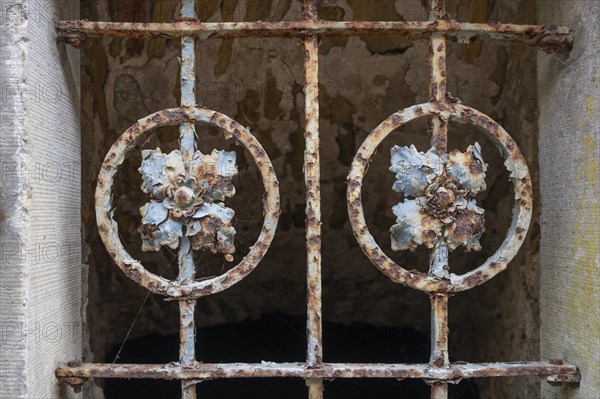 Rusted Biedermeier grille from 1823, at a former inn, Herrenstr. 35, Mainbernheim, Lower Franconia, Bavaria, Germany, Europe