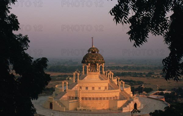 Jaïn temple at Palitana (Gujarat, India), The different floors of the temple symbolize the different levels of the universe according to the jain cosmology. Palitana is a major pilgrimage destination for the swetambar jaïn community