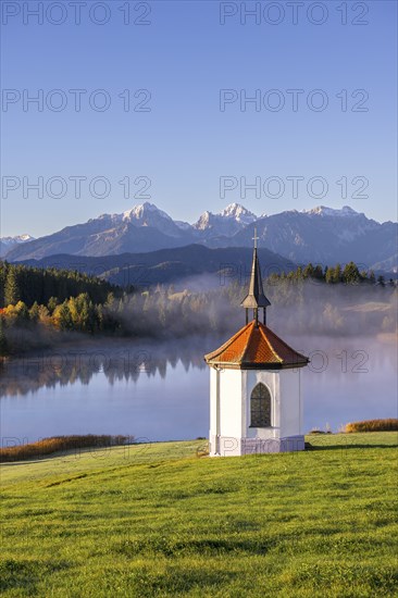 Chapel at Hegratsrieder See, near Füssen, AllgÃ¤u Alps, AllgÃ¤u, Bavaria, Germany, Europe