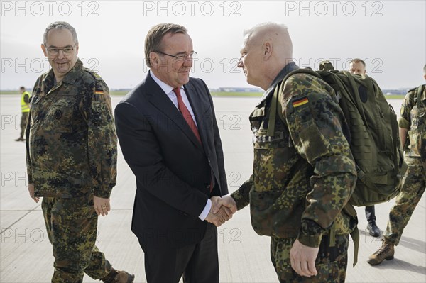 Federal Minister of Defence Boris Pistorius, SPD, bids farewell to the 20 or so soldiers of the Lithuanian brigade pre-commando at BER Airport. Here with Colonel Andre Hastenrath, leader of the pre-commando. On the left: the inspector of the army, Lieutenant General Alfons Mais. By the fourth quarter of 2024, the preliminary command is expected to grow to a deployment staff of around 150 members of the Bundeswehr. The army brigade will be reorganised in Lithuania with the name Panzerbrigade 45. Following the official commissioning of the brigade in 2025, the other forces will be deployed starting in 2025. The Lithuanian brigade should be operational by the end of 2027. Berlin, 08.04.2024