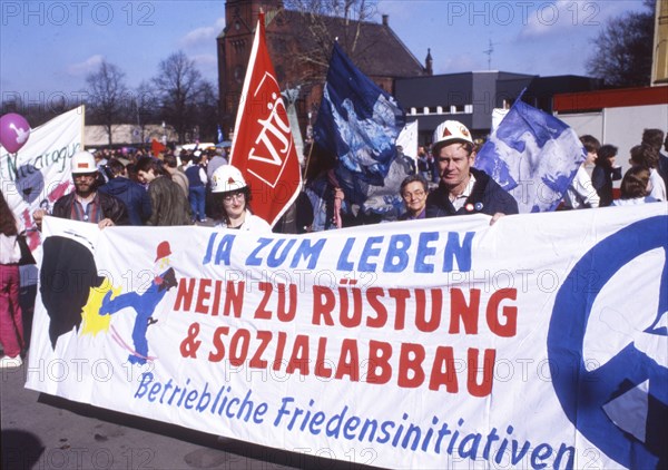 DEU, Germany: The historical slides from the 80-90s, Ruhr area.peace movement. Easter March 84-5