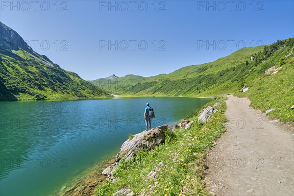 Hikers at Tappenkarsee, mountain lake, RadstÃ¤tter Tauern, Glingspitze, landscape conservation area, Kleinarl, Pongau, Salzburg