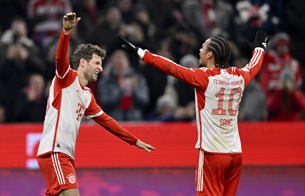 Goal celebration, cheering Thomas Müller FC Bayern München FCB (25) Leroy Sané FC Bayern München FCB (10), Allianz Arena, Munich, Bavaria, Germany, Europe