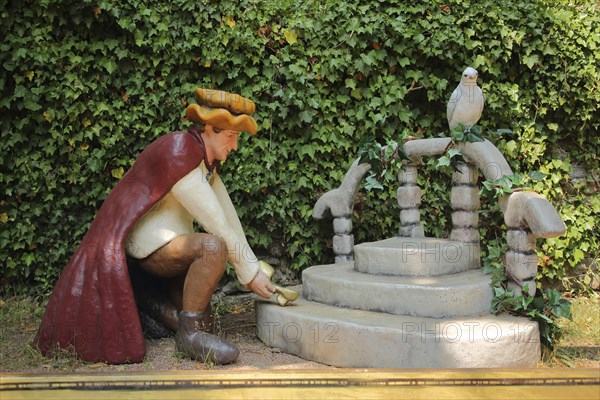 Sculpture Prince with golden shoe to the fairy tale Cinderella, Cinderella, fairy tale figure, lost, golden, lady's slipper, castle park, castle, Lichtenwalde, Niederwiesa, Saxony, Germany, Europe