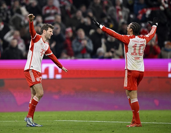 Goal celebration, cheering Thomas Müller FC Bayern München FCB (25) Leroy Sané FC Bayern München FCB (10), Allianz Arena, Munich, Bavaria, Germany, Europe