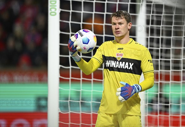 Goalkeeper Alexander Nübel VfB Stuttgart (33) with ball, Voith-Arena, Heidenheim, Baden-Württemberg, Germany, Europe