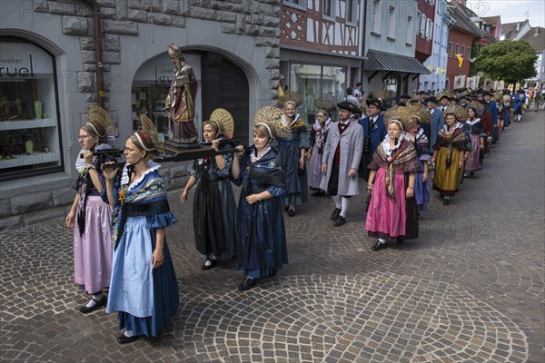 The traditional traditional costume group Alt Radolfzell during the procession of the house lords in the old town of Radolfzell on Lake Constance, district of Constance, Baden-Württemberg, Germany, Europe