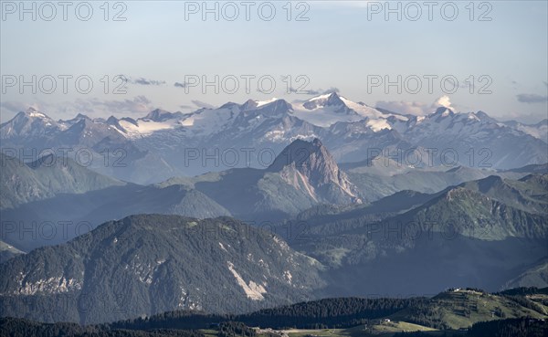 Evening atmosphere, view of GroÃŸvenediger and Venediger group in the Hohe Tauern, in front GroÃŸer Rettenstein, dramatic mountain landscape, view from Scheffauer, Tyrol, Austria, Europe