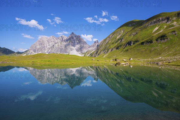 Eissee, Oytal, behind it GroÃŸer Wilder, 2379m, Hochvogel- and Rosszahngruppe, AllgÃ¤u Alps, AllgÃ¤u, Bavaria, Germany, Europe