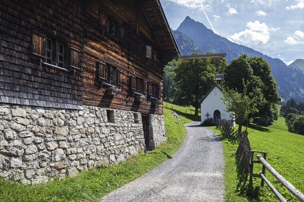 Old farmhouse and chapel in the historic mountain farming village of Gerstruben, Dietersbachtal, near Oberstdorf, AllgÃ¤u Alps, OberallgÃ¤u, AllgÃ¤u, Bavaria, Germany, Europe