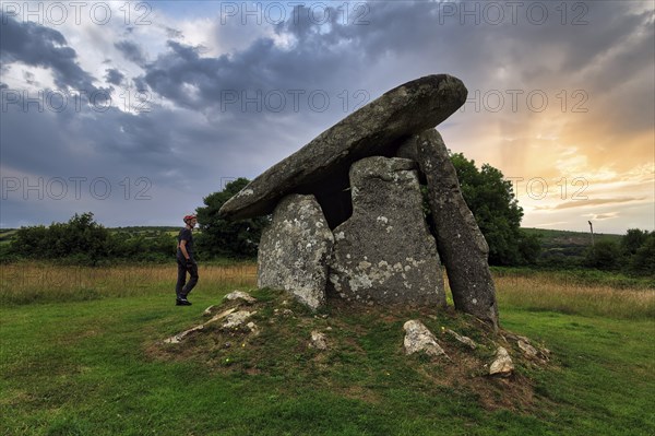 Trethevy Quoit Megalithic Stone Tomb, Dolmen, Portal Tomb, House of the Giant, Evening Sky, Tremar Coombe, Bodmin Moor, Cornwall, England, United Kingdom, Europe