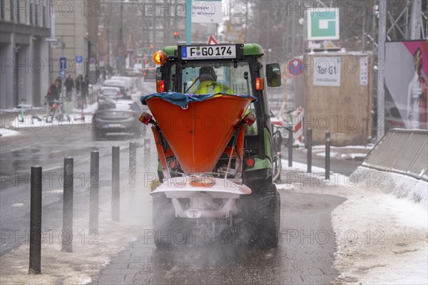 Winter onset, winter service, clearing snow and ice from pavements, sweeper, winter service tractor, Frankfurt, Hesse, Germany, Europe