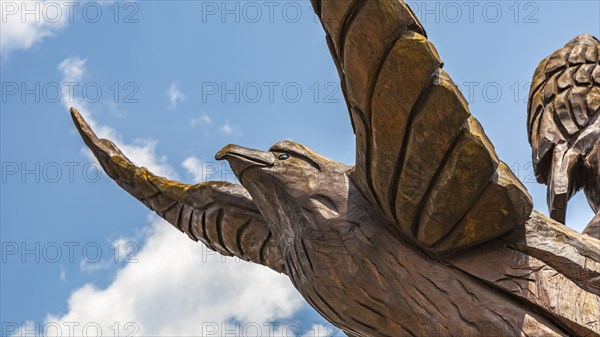 Sculpture of an eagle by Dayton Scroggins carved from tree trunk damaged by Hurricane Katrina on the Mississippi Gulf Coast, USA, North America