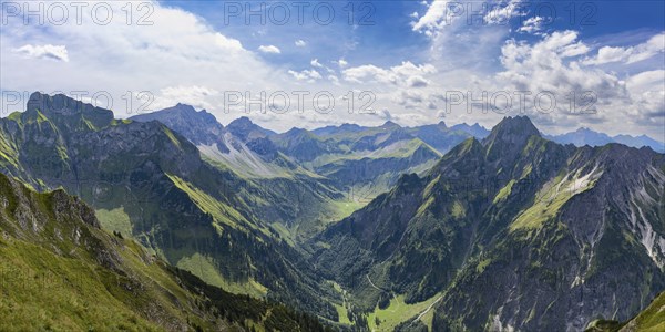 Mountain panorama from Laufbacher-Eckweg to Schneck, 2268m, GroÃŸer Wilder, 2379m, into Oytal and to Höfats, 2259m, AllgÃ¤u Alps, AllgÃ¤u, Bavaria, Germany, Europe