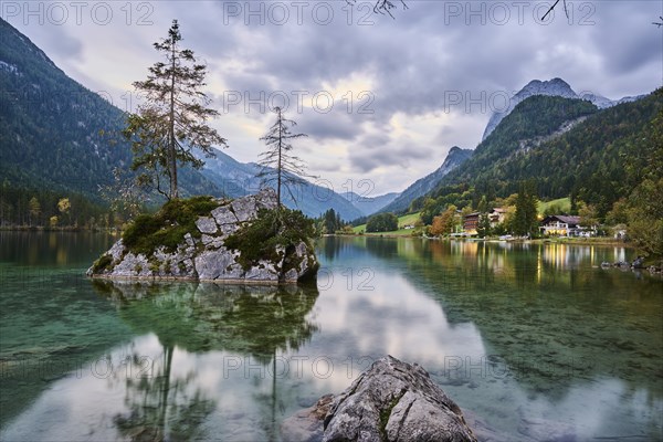 Hintersee in autumn colours, Ramsau, Berchtesgaden National Park, Berchtesgadener Land district, Upper Bavaria, Bavaria, Germany, Europe