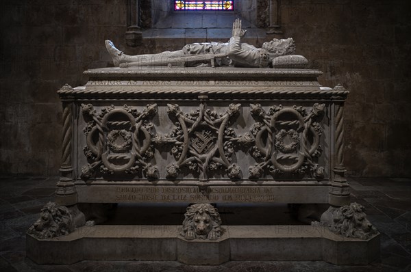 Interior view, tomb of the poet LuÃ­s de CamÃµes, monastery church Igreja Santa Maria de Belém, Hieronymite monastery Mosteiro dos Jeronimos, also Mosteiro de Belém, Belém, Lisbon, Portugal, Europe