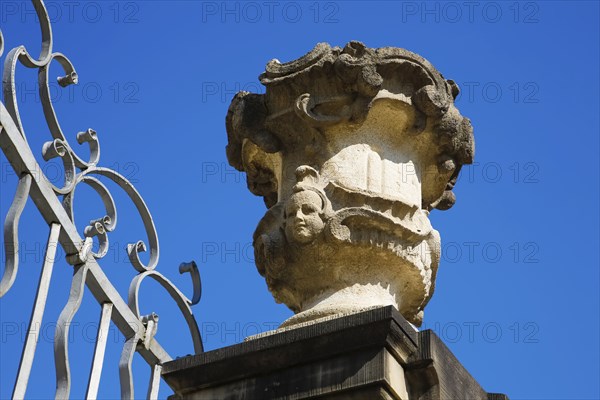 Stadion Castle Bönnigheim, detail, wall end, decorative element on wall, fence, vase-like stone sculpture, relief, face, building, architecture, historical building, late Baroque style, master builder Anton Haaf, built in 1756 by order of Imperial Count Anton Heinrich Friedrich von Stadion, Minister and Chancellor of the Archbishop and Elector of Mainz, country castle, summer residence, window, white shutters, roof, Bönnigheim, Ludwigsburg district, Baden-Württemberg, Germany, Europe