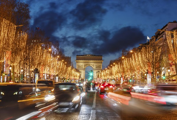 Arc de Triomphe at Christmas time, Champs Elysees, Paris, Ile de France, France, Paris, Ile de France, France, Europe