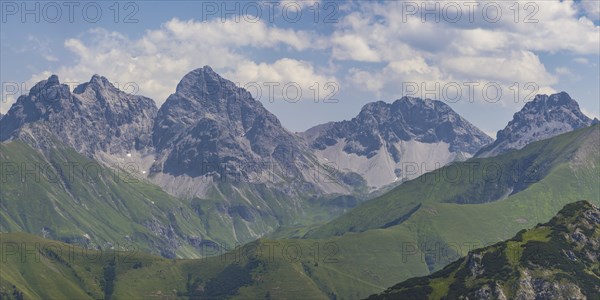 Mountain panorama from the Kanzelwand, 2224m, to Öfnerspitze, 2576m, GroÃŸer Krottenkopf, 2656m and Kratzer, 2427m, Hornbachkette, AllgÃ¤u Alps, Bavaria, Germany, Europe