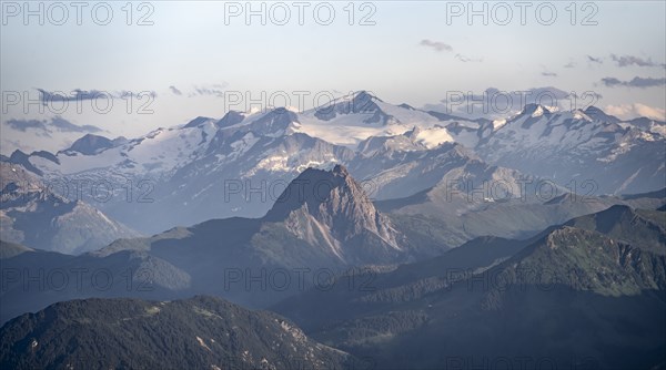 Evening atmosphere, view of GroÃŸvenediger and Venediger group in the Hohe Tauern, in front GroÃŸer Rettenstein, dramatic mountain landscape, view from Scheffauer, Tyrol, Austria, Europe