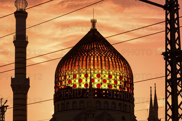 Dresden Glass dome of the Yenidze, The former factory building of the Yenidze cigarette factory is one of the architectural sights of the city of Dresden. Built from 1908 to 1909 in the style of a mosque, the structure has a total height of 62 metres and is now used as an office building