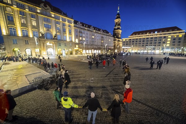 On 13 and 14 February 1945, Dresden was heavily destroyed in three Allied bombing raids. Every year, the people of Dresden commemorate this event in various events. A human chain, here at the Altmarkt, was intended to send a signal against the war