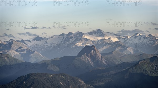 Evening atmosphere, view of Grossvenediger and Venediger group in the Hohe Tauern, in front Grosser Rettenstein, dramatic mountain landscape, view from Scheffauer, Tyrol, Austria, Europe