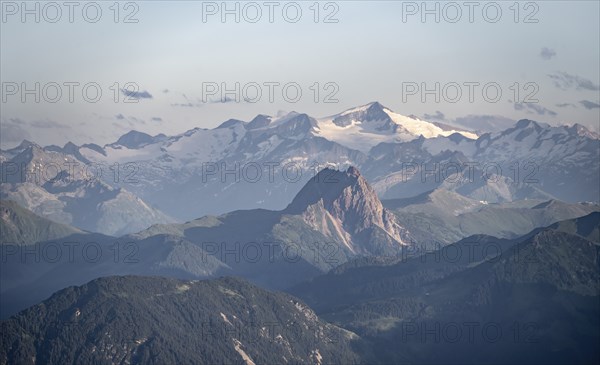 Evening atmosphere, view of Grossvenediger and Venediger group in the Hohe Tauern, in front Grosser Rettenstein, dramatic mountain landscape, view from Scheffauer, Tyrol, Austria, Europe