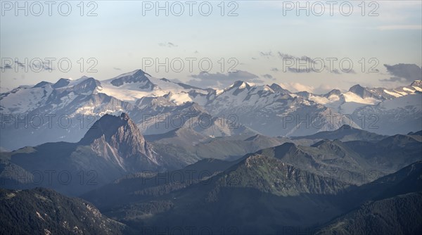 Evening atmosphere, view of Grossvenediger and Venediger group in the Hohe Tauern, in front Grosser Rettenstein, dramatic mountain landscape, view from Scheffauer, Tyrol, Austria, Europe