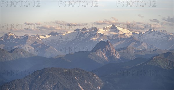 Evening atmosphere, view of Grossvenediger and Venediger group in the Hohe Tauern, in front Grosser Rettenstein, dramatic mountain landscape, view from Scheffauer, Tyrol, Austria, Europe