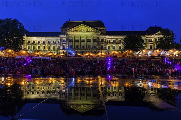 DEU Sachsen Dresden Public Viewing in Dresden Public Viewing on the banks of the Elbe in Dresden on the grounds of the Filmnächte am Elbufer, where thousands of fans cheer for their team as the matches from Brazil are broadcast on the big screen