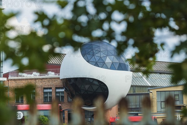 The Oscar Niemeyer Sphere was completed at the end of June 2020 as a factory canteen on the site of the Leipzig Kirow Werke and inaugurated on 03.07.2020. The Sphere was designed by Oscar Niemeyer in 2011