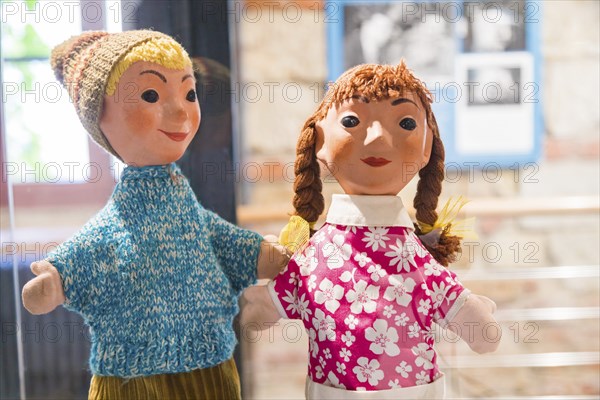 On the occasion of Heinz Fülfe's 100th birthday, a special exhibition on the life and work of the popular puppeteer was shown at the Pirna City Museum. He was known to a wide audience from children's television in the GDR. Hand puppets Flax and Krümel