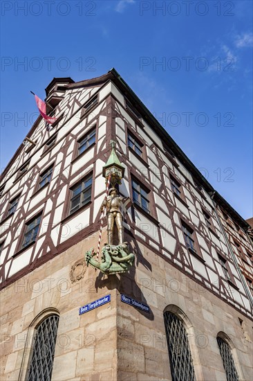 Pilatushaus, half-timbered house below the Kaiserburg near the Tiergärtnertor, sculpture of St. George as dragon slayer, Old Town, Nuremberg, Middle Franconia, Bavaria, Germany, Europe