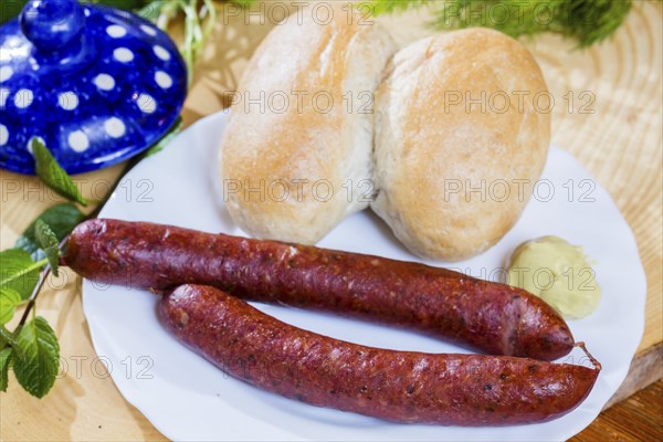 Kamenzer sausages. When master butcher Carl Heinrich Mierisch first produced Kamenz sausages out of necessity in 1859, no one could have imagined what a culinary hit this creation would become. Today, 160 years later, the butchers still produce these special sausages according to a traditional recipe and with a lot of love