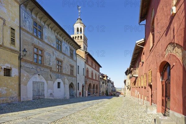 Salita del Castello boulevard, Municipal Palace, Palazzo del Comune and Torre Civica, Saluzzo, Cuneo province, Piedmont, Italy, Europe