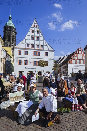 DEU Sachsen Pirna This year's Living Canaletto Picture was re-enacted on Friday, 24 April 2015, 3 p.m. for approx. 2 times 5 minutes with approx. 50 amateur actors from the association Theophilius Jacobäer, Der Retter e.V. based on the picture originally painted in 1752 53 by Bernardo Bellotto, called Canaletto