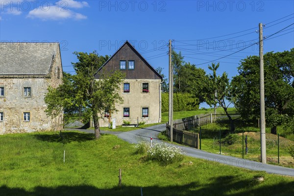 The old Dresden-Teplitz post road runs through Börnersdorf, coming from the Elbe valley via Wingendorf and continuing in the direction of Fürstenwalde. Börnersdorf also became famous through the Hitler diaries affair and the government plane that crashed there in the very last days of the war