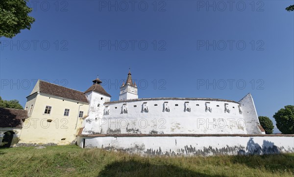 The Honigberg Protestant Church, Biserica Evanghelica Fortificata din Harman, in Transylvania. The church is a fortified church, which was surrounded by a wall like a fortress for defensive purposes. Honey Mountain, Harman, Brasov, Transylvania, Transylvania, Romania, Southeast Europe, Europe