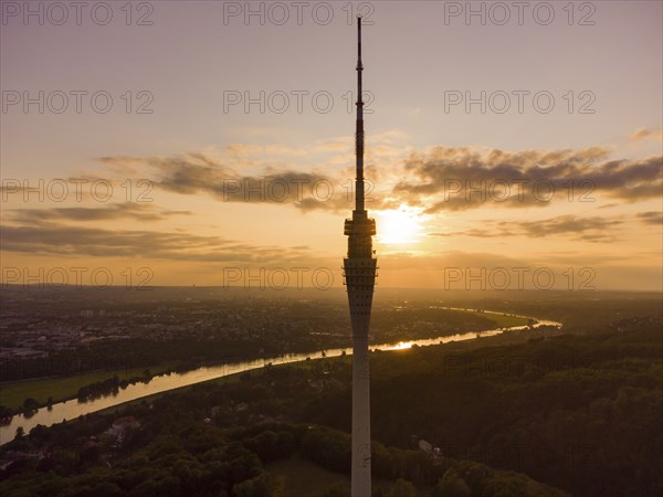 The Dresden TV Tower stands on the slopes of the Elbe River in the Wachwitz district of Dresden and has served as a broadcasting tower for television, radio and mobile communications since 1969. With a total height of 252 metres, it ranks ninth among all television and telecommunications towers in Germany. A reopening has been decided