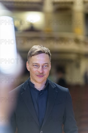 SemperOperaball is back! After a three-year break due to the pandemic, the Semper Opera will open its doors again on 23 February 2024 for the most beautiful night of the year . The ball will be hosted by Game of Thrones star Tom Wlaschiha