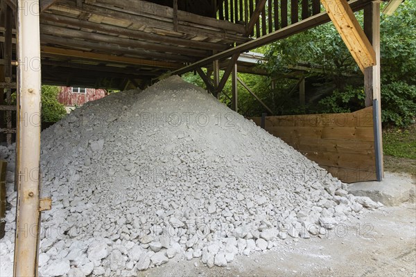 The Seilitz white earth mine, where kaolin has been mined underground for and by the MEISSEN porcelain manufactory without interruption since 1764. The old mine, the smallest in Europe, is currently being dismantled and will soon be replaced by a new plant in the immediate vicinity