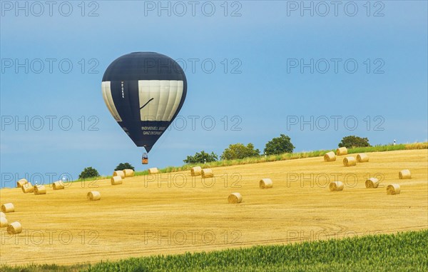 Evening balloon flight over the foothills of the Osterzgebirge mountains