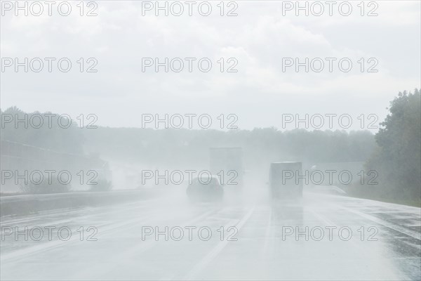 Cloudburst on the A4 motorway near Chemnitz. Many road users do not adjust their speed and driving behaviour despite severely restricted visibility and longer braking distances. Unfortunately, this leads to serious accidents and traffic delays time and again