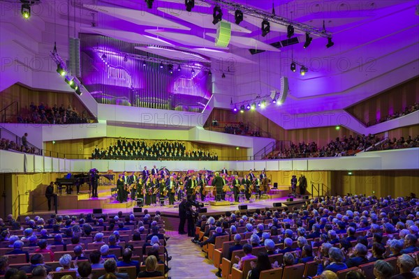 The Kulturpalast Dresden is a modernist GDR building designed by architect Wolfgang Hänsch. Ballroom for the reopening