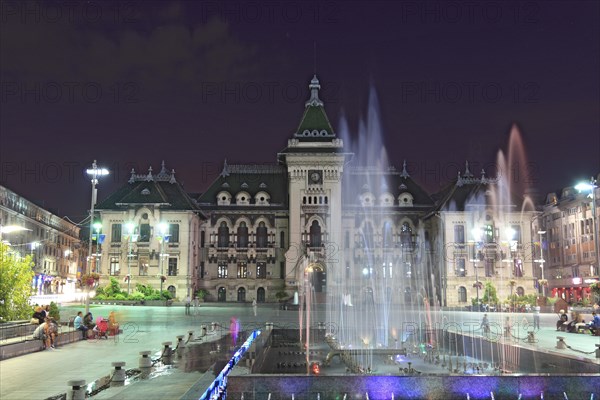 Craiova, Krajowa, Kragau, prefecture and fountain in the city centre, Little Wallachia, Romania, Europe