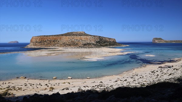 Rocky island with shallow water and sandbank, peaceful and quiet natural scenery, Gramvoussa, Gramvoussa peninsula, Pirate Bay, Balos, lagoon, north-west Crete, Crete, Greek islands, Greece, Europe