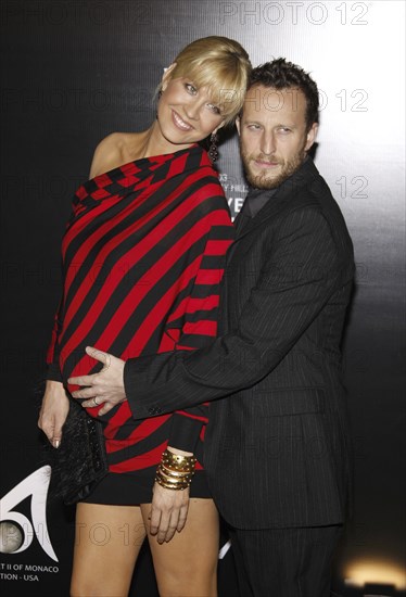 Jenna Elfman and Bodhi Elfman at the Rodeo Drive Walk of Style Award honoring Princess Grace Kelly of Monaco and Cartier held in Beverly Hills, USA on October 22, 2009